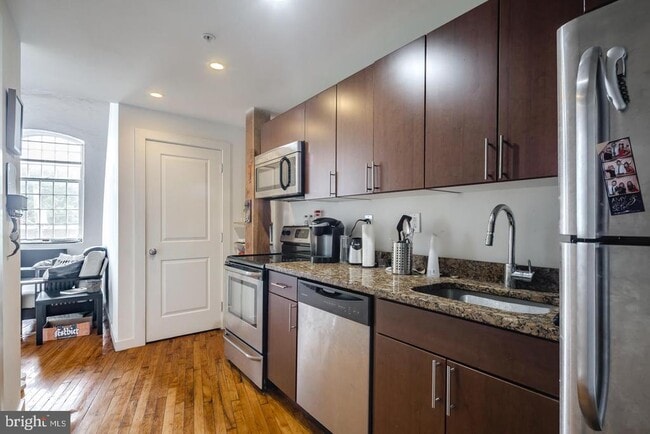 Building Photo - 4 Leverington Ave