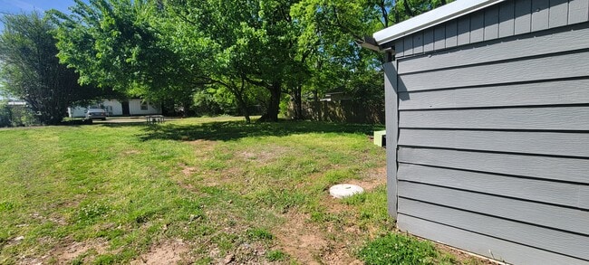 Shady Backyard (Chainlink fenced area to come) - 1914 S S St
