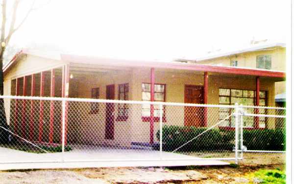 Foto del edificio - 1141-1145 N Mayfield Ave