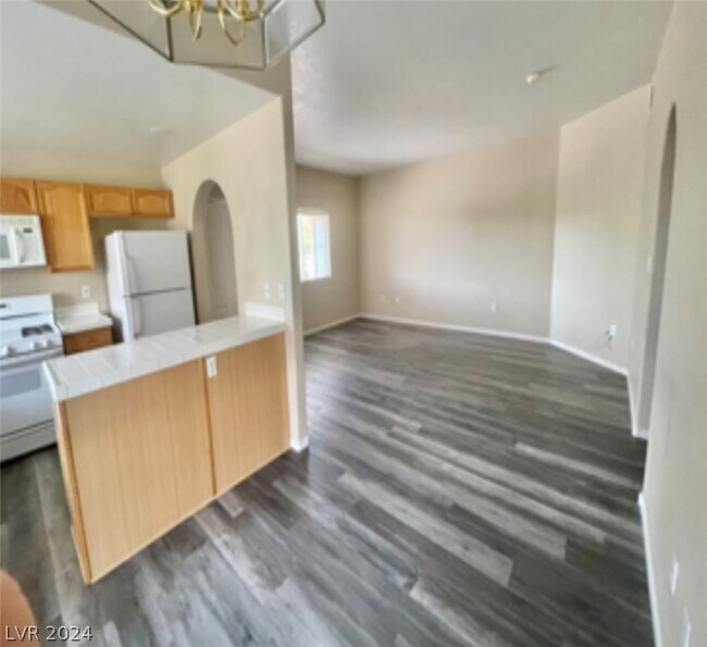 Foto del edificio - 424 Pine Haven St