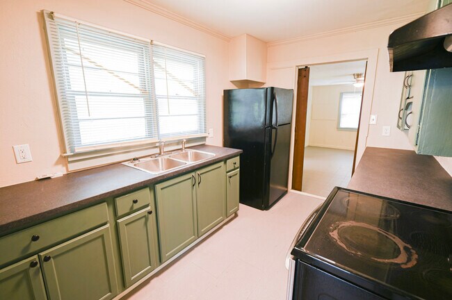 Foto del edificio - 350 Pineview Dr