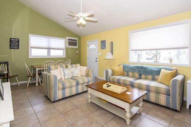 Building Photo - 110 Albacore Dr
