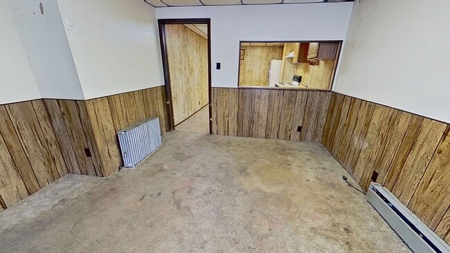 Building Photo - 1st Floor Apartment