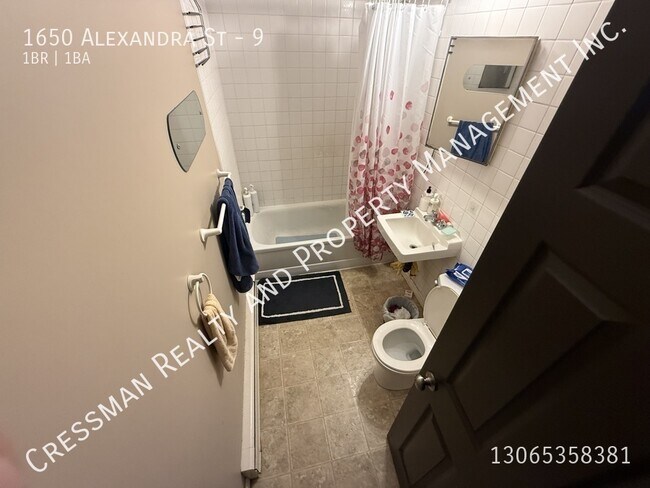 Photo du bâtiment - 1Bed 1 Bath Apartment located in Regina - Rosemont area