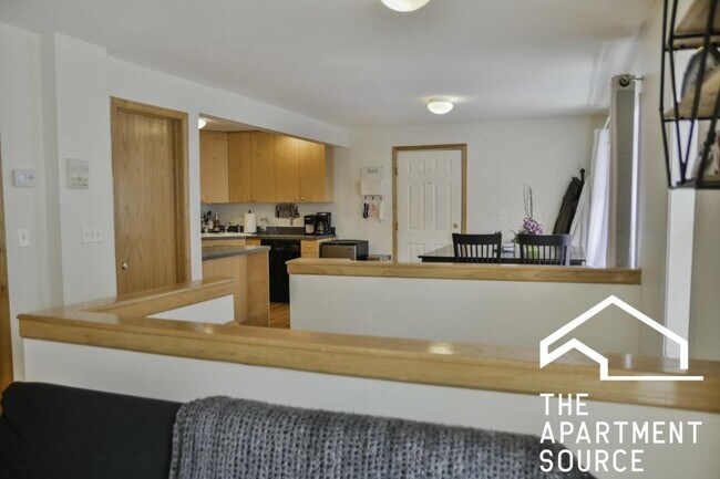 Building Photo - 3 bedroom in Chicago IL 60622