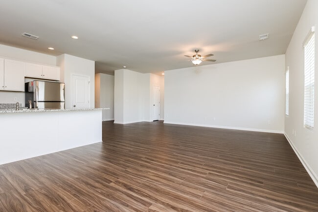 Foto del edificio - 124 Shire Dr