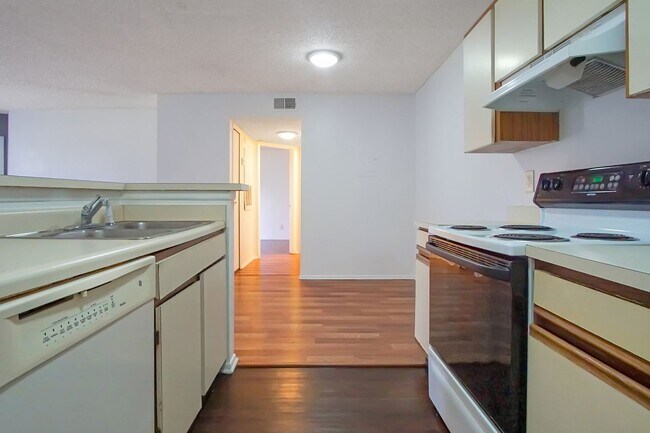 Building Photo - Condo in Kissimmee now available!