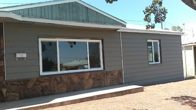 Building Photo - SINGLE STORY IN HENDERSON!