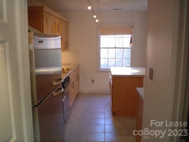 Building Photo - 500 N Poplar St