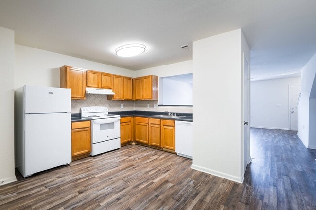 Building Photo - Crescent Pointe Townhomes