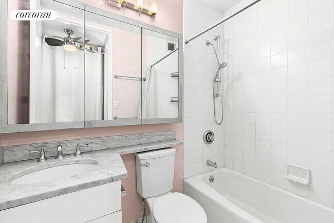 Foto del edificio - 350 W 50th St