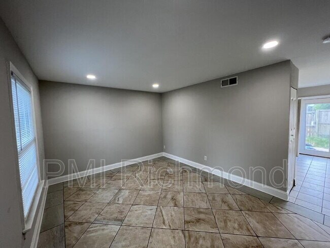 Foto del edificio - 4611 Coldstream Dr