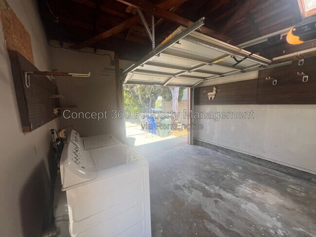 Building Photo - 5016 Lorelei Ave