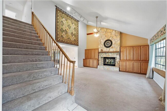 Building Photo - 8006 Oak Dr