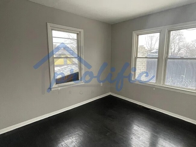 Building Photo - 712 W 19th Ave