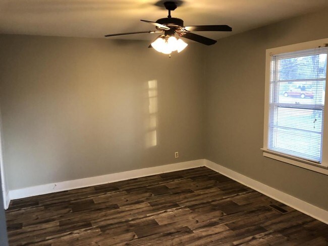 Foto del edificio - 406 Wind Ave NW