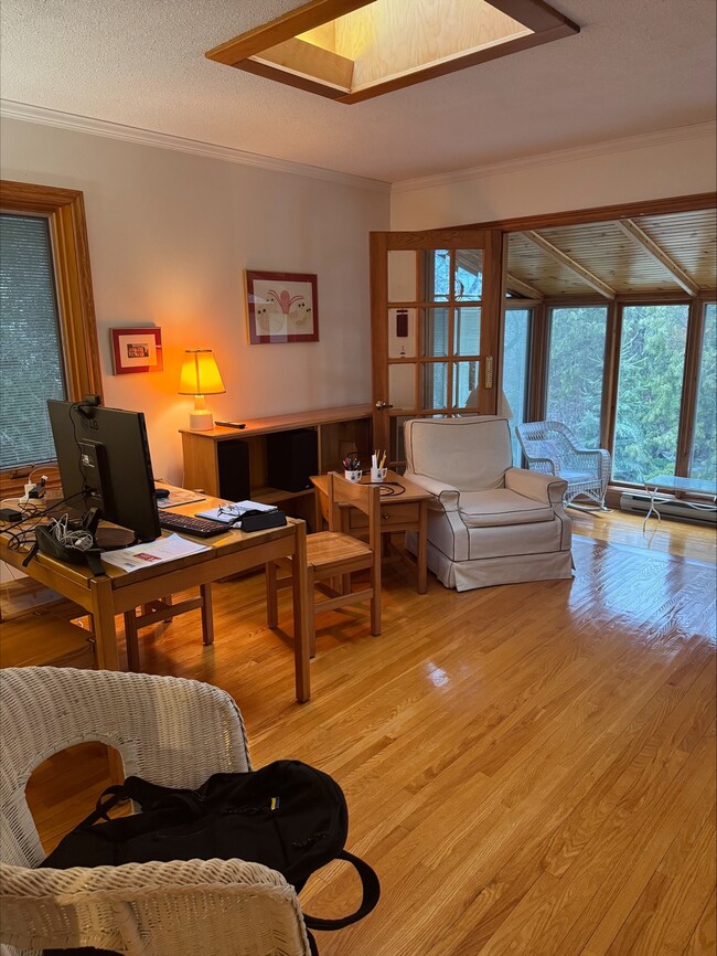 Building Photo - BEAUTIFUL FOR BEDROOM HOME MINUTES FROM WESTERN CAMPUS