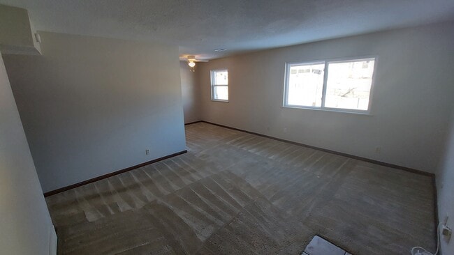 Building Photo - 5725 Leavenworth Rd