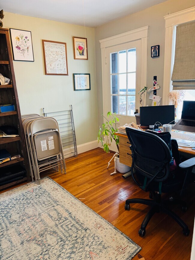 Building Photo - 102 Bennett St