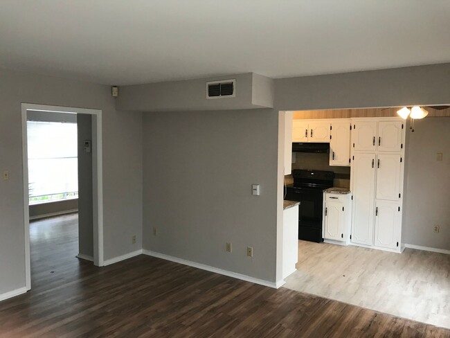 Building Photo - *NEW PRICE*MUST SEE*CUTE CUTE CUTE!!