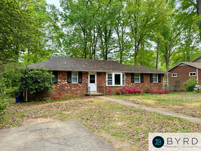 Building Photo - 2113 Woodmont Dr