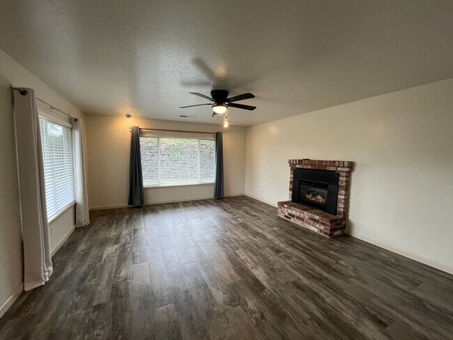Foto del edificio - 3361 Edgewood Rd