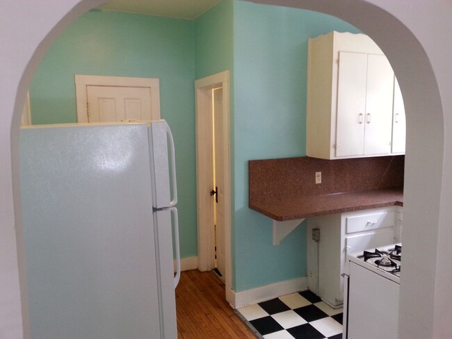 Building Photo - 533 W Doty St