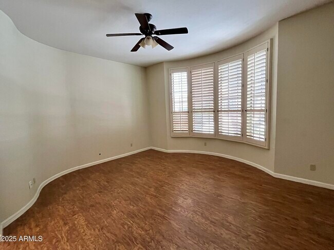 Foto del edificio - 7955 E Chaparral Rd