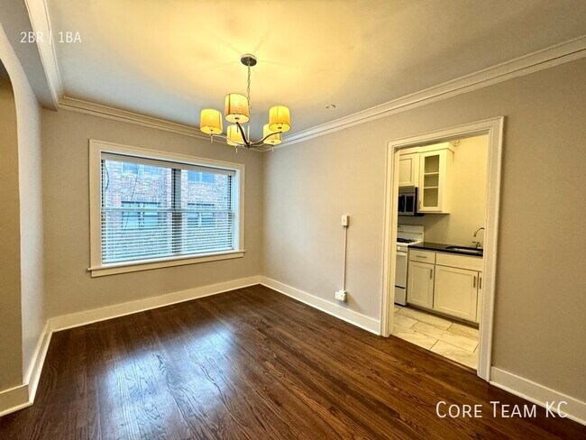 Building Photo - 710 W 48th St