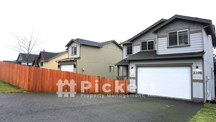 Primary Photo - 4 Bedroom Home Nestled between Bremerton a...