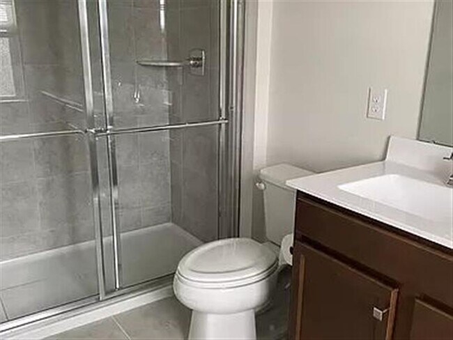 Building Photo - Downingtown suit home
