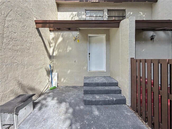 Foto del edificio - 10010 NW 9th St Cir