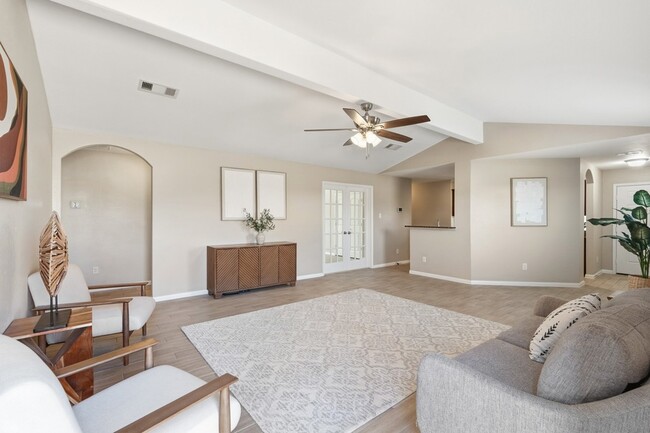 Foto del edificio - 1001 Strawberry Ridge Dr