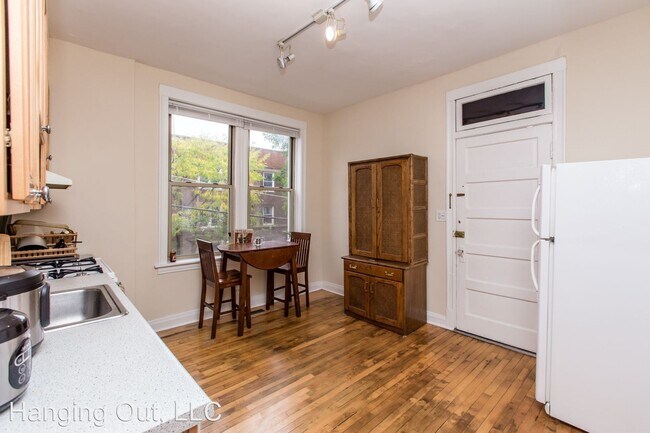 Foto del edificio - 1457 N Bell Ave