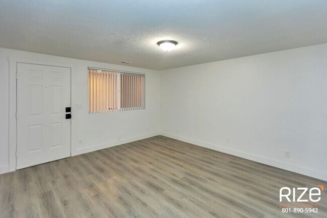 Building Photo - 935 E 600 S