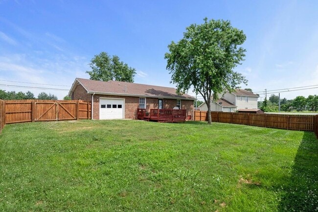 Large fenced yard - 1102 Tobacco Rd