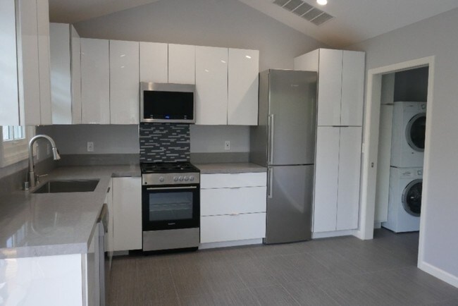 Kitchen - 11430 Kingsland St