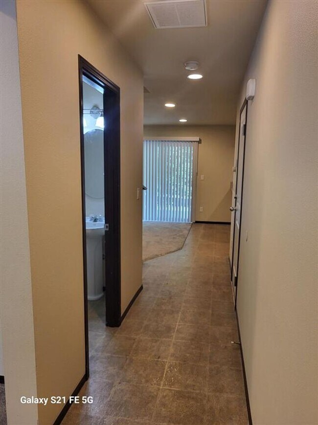 Foto del edificio - MOVE IN SPECIAL $200.00-Beautiful 3 Bed 2....