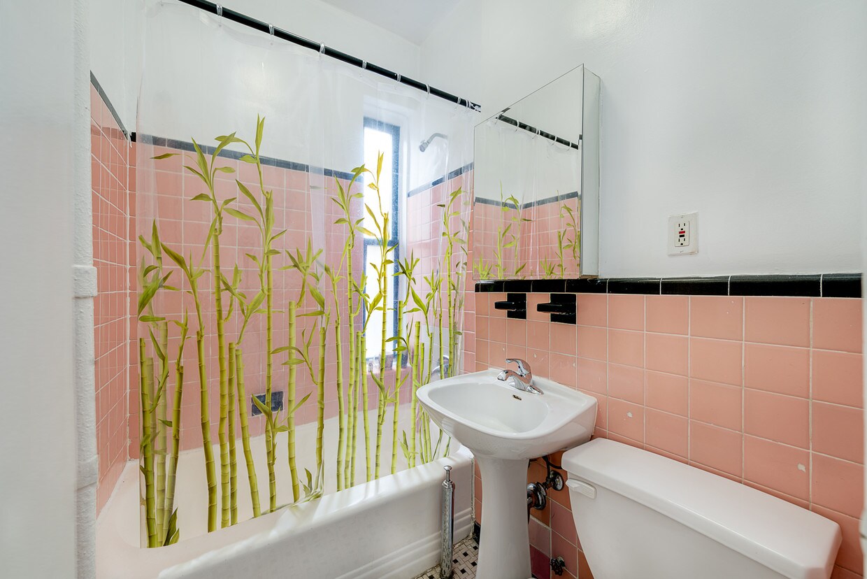 Foto del edificio - 203 W 103rd St