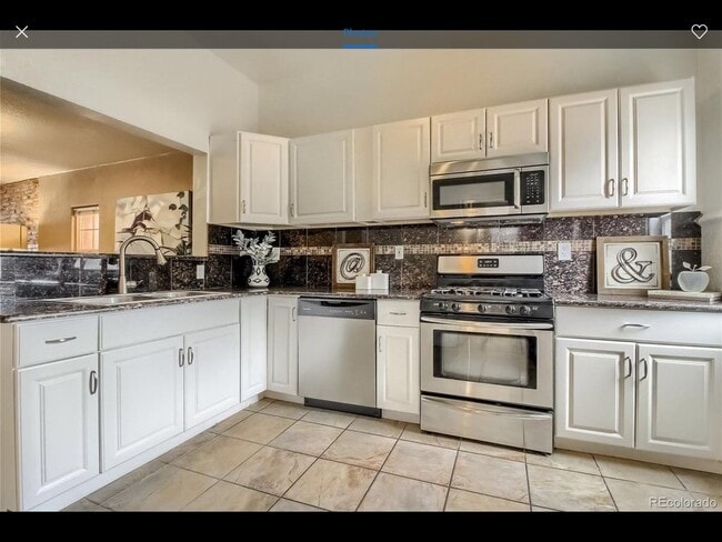 Kitchen - 3451 N Downing St