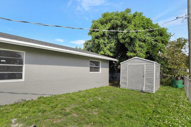 Foto del edificio - 8211 NW 45th Ct