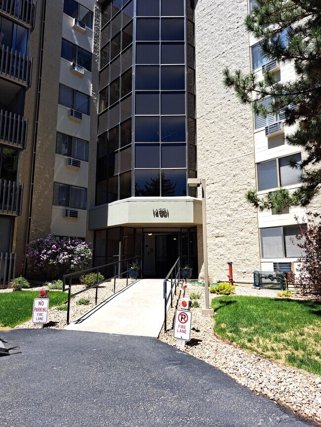 14001 E Marina Dr, Aurora, CO 80014 Townhome Rentals in Aurora CO