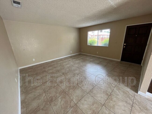 Foto del edificio - 826 N Williford Dr