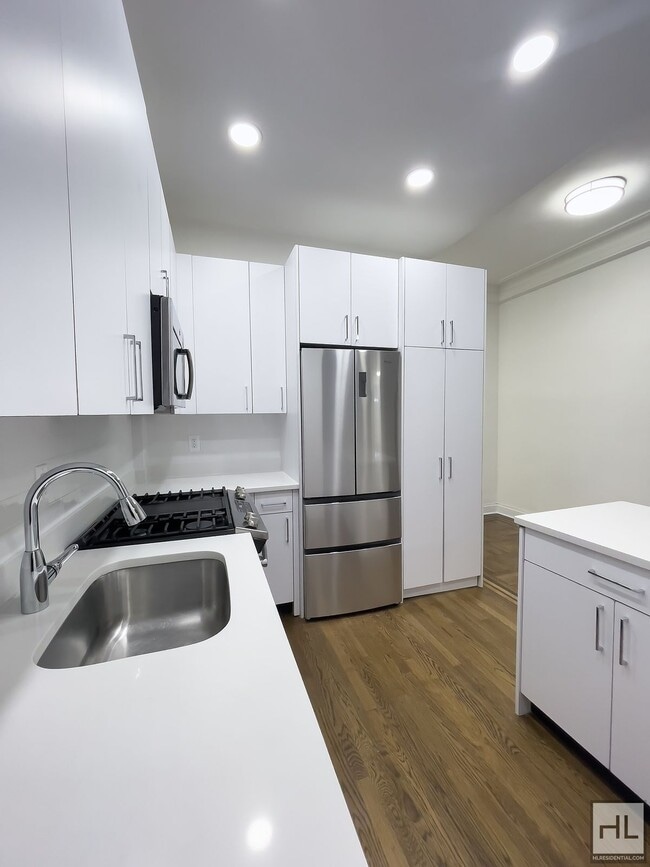 Building Photo - WEST 58 STREET