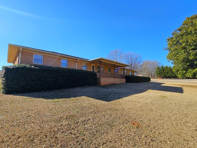 Foto del edificio - 1070 Hanging Rock Rd