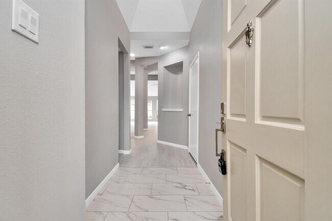 Foto del edificio - 4962 Sentry Woods Ln