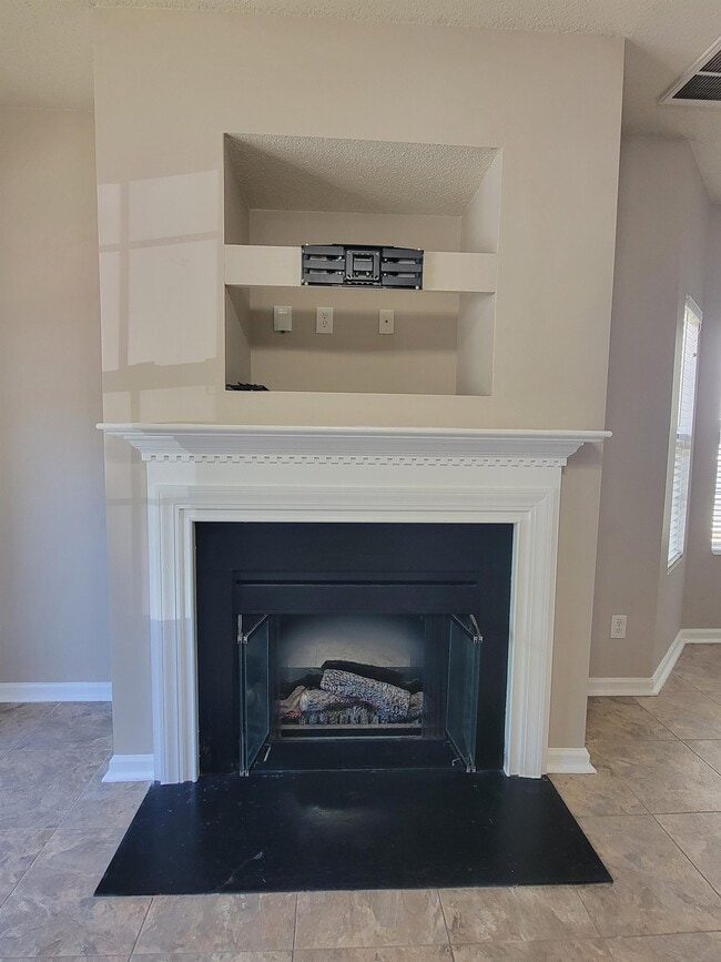Building Photo - 1716 Olivers Crossing Cir