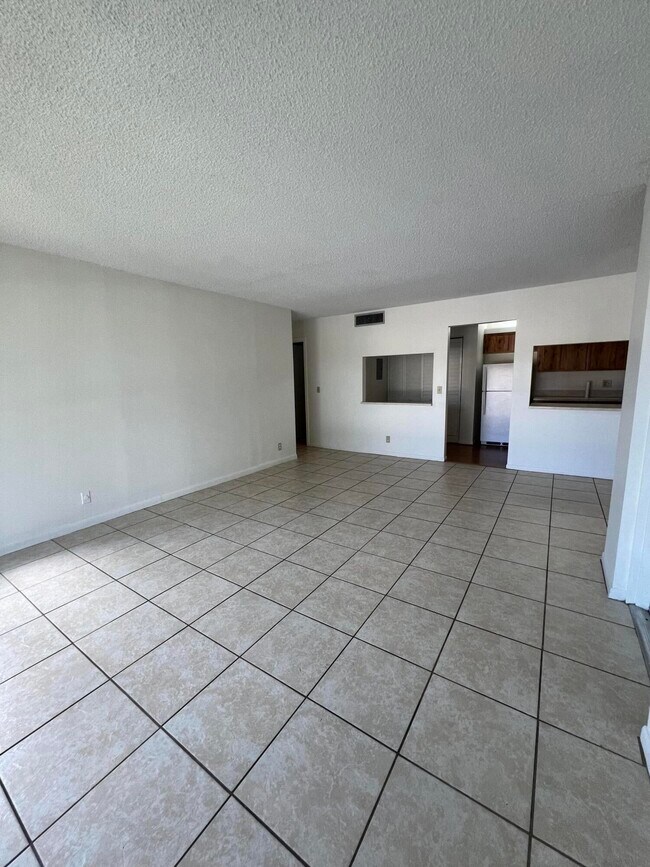 Foto del edificio - 706 Sunny Pine Way