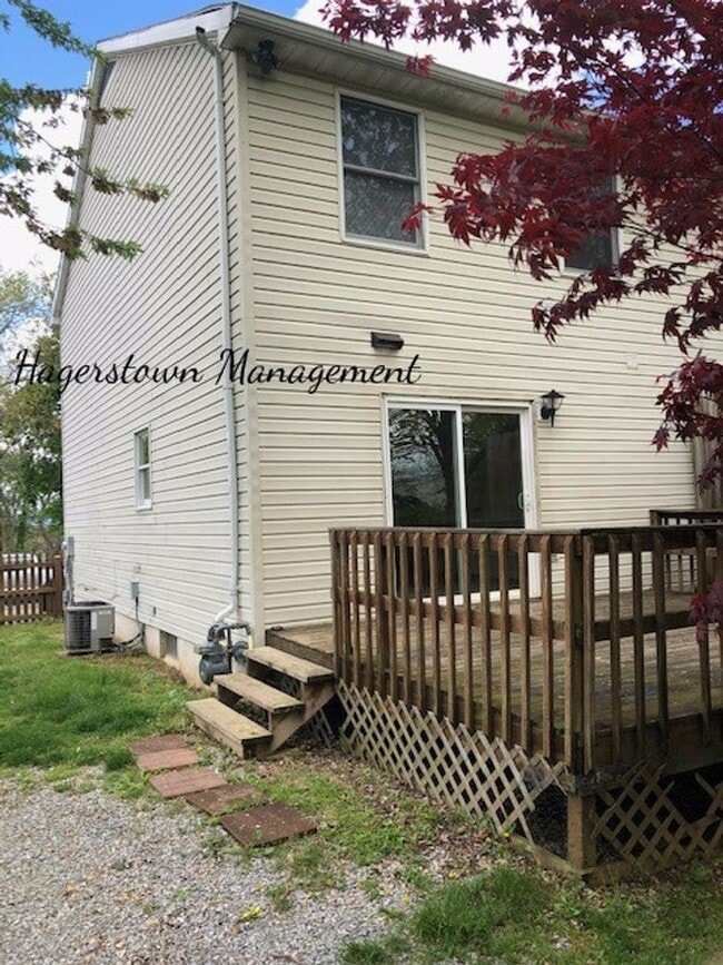 Building Photo - Duplex in Williamsport