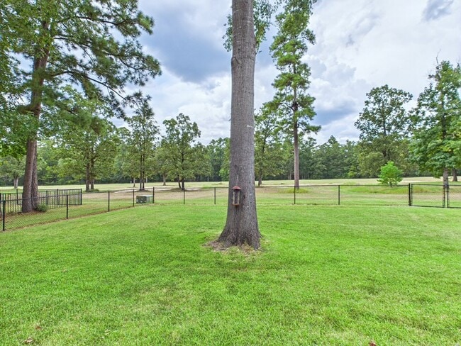 Building Photo - 1014 Redbud